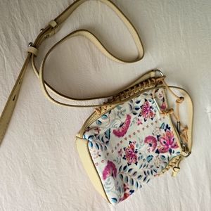 Lucky Brand crossbody floral. Beige with bohemian vibes.